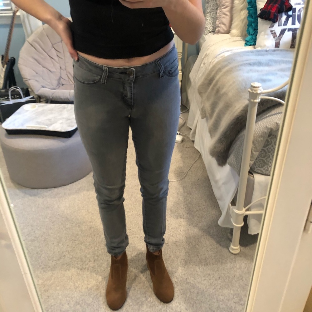 GREY MIDRISE JEANS